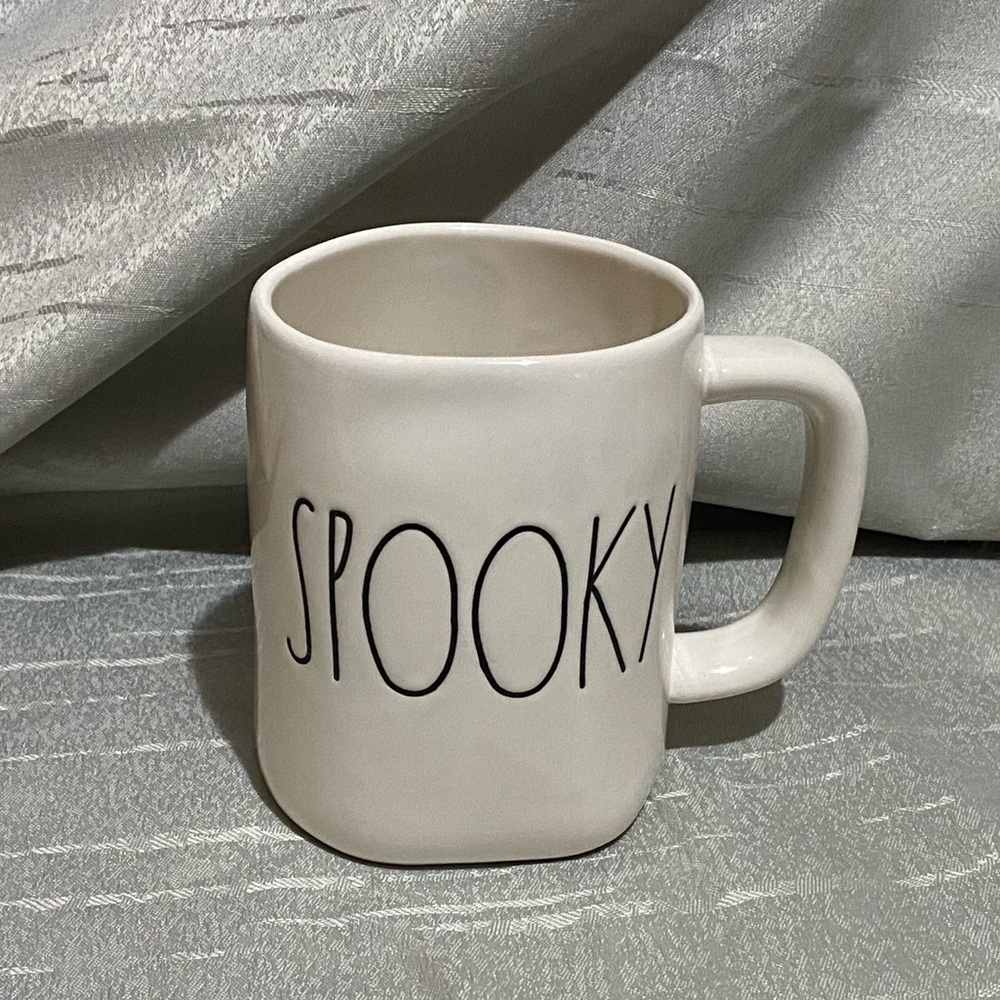 👻 SPOOKY MUG